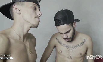 Dois amigos dotados me fuderam gostoso