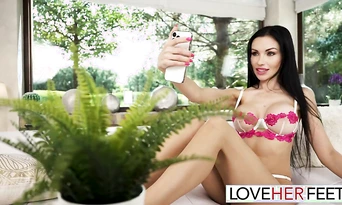 Lesbians Samantha Cruz And Sasha Rose Pleases Each Other